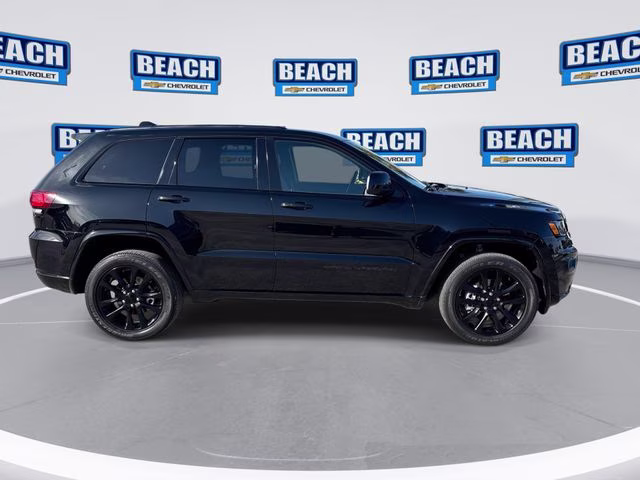 2021 Diamond Black Crystal Pearlcoat Jeep Grand Cherokee Laredo X 4X4 SUV