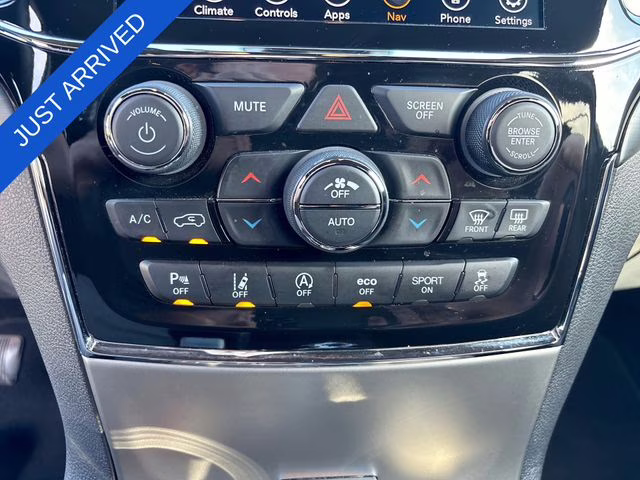 2021 Diamond Black Crystal Pearlcoat Jeep Grand Cherokee Laredo X 4X4 SUV