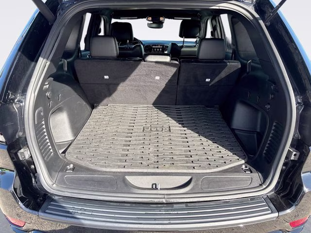 2021 Diamond Black Crystal Pearlcoat Jeep Grand Cherokee Laredo X 4X4 SUV