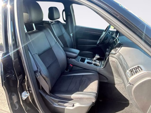 2021 Diamond Black Crystal Pearlcoat Jeep Grand Cherokee Laredo X 4X4 SUV