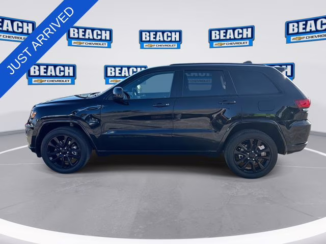2021 Diamond Black Crystal Pearlcoat Jeep Grand Cherokee Laredo X 4X4 SUV