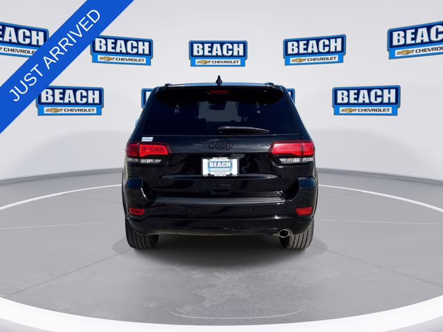 2021 Diamond Black Crystal Pearlcoat Jeep Grand Cherokee Laredo X 4X4 SUV