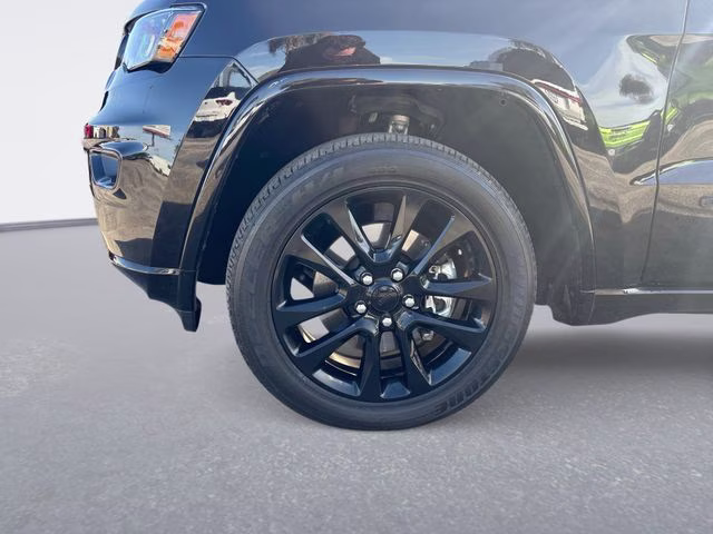 2021 Diamond Black Crystal Pearlcoat Jeep Grand Cherokee Laredo X 4X4 SUV