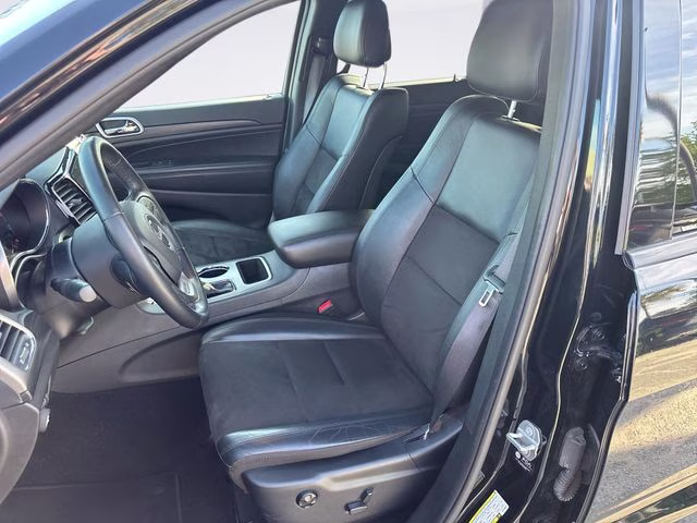 2021 Diamond Black Crystal Pearlcoat Jeep Grand Cherokee Laredo X 4X4 SUV