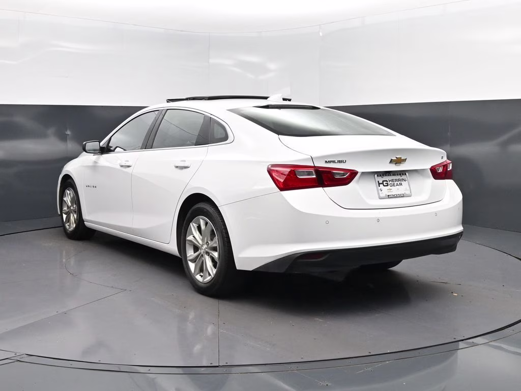 2024 Summit White Chevrolet Malibu LT FWD Sedan