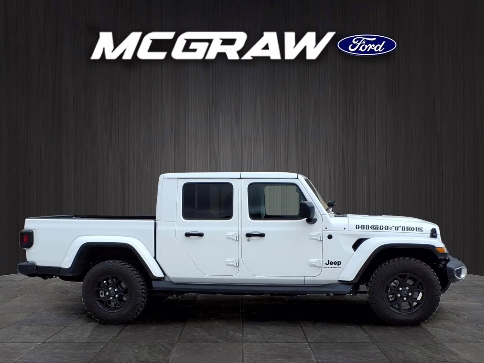 2025 Bright White Clearcoat Jeep Gladiator High Tide 4X4 Truck