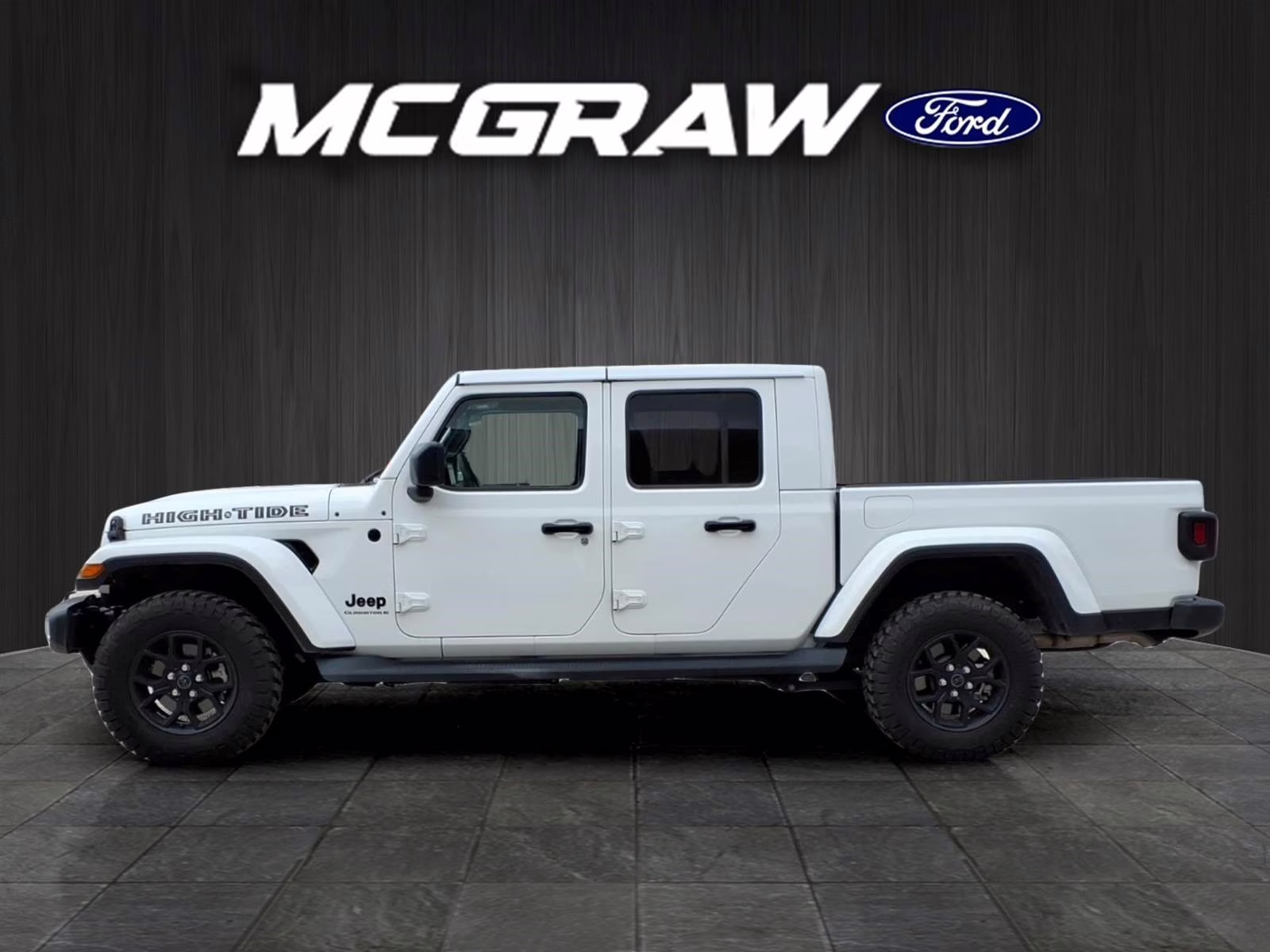 2025 Bright White Clearcoat Jeep Gladiator High Tide 4X4 Truck