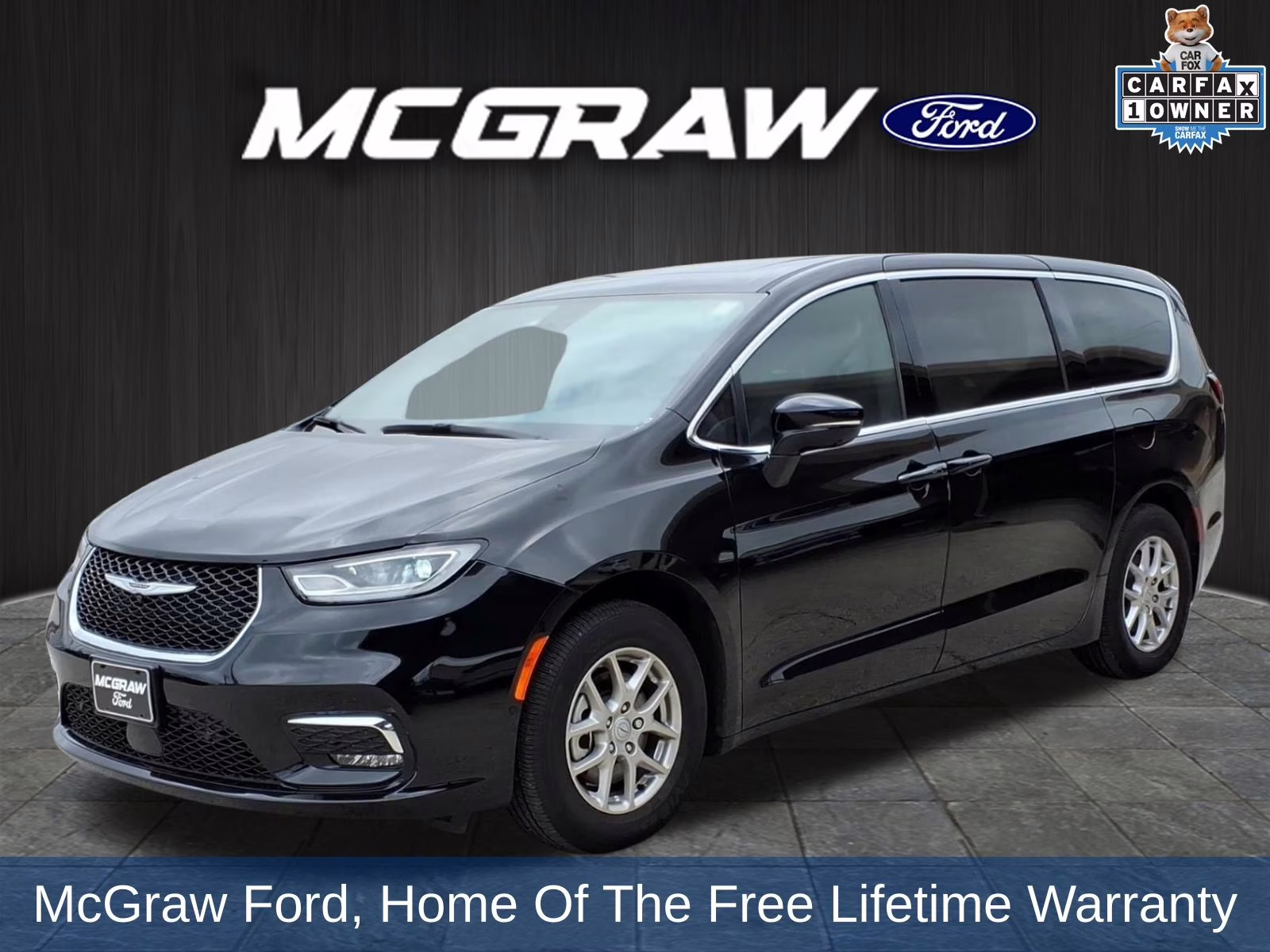 2025 Chrysler Pacifica Select's photo