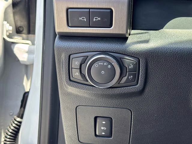 2015 White Platinum Clearcoat Metallic Ford F-150 Platinum RWD Truck