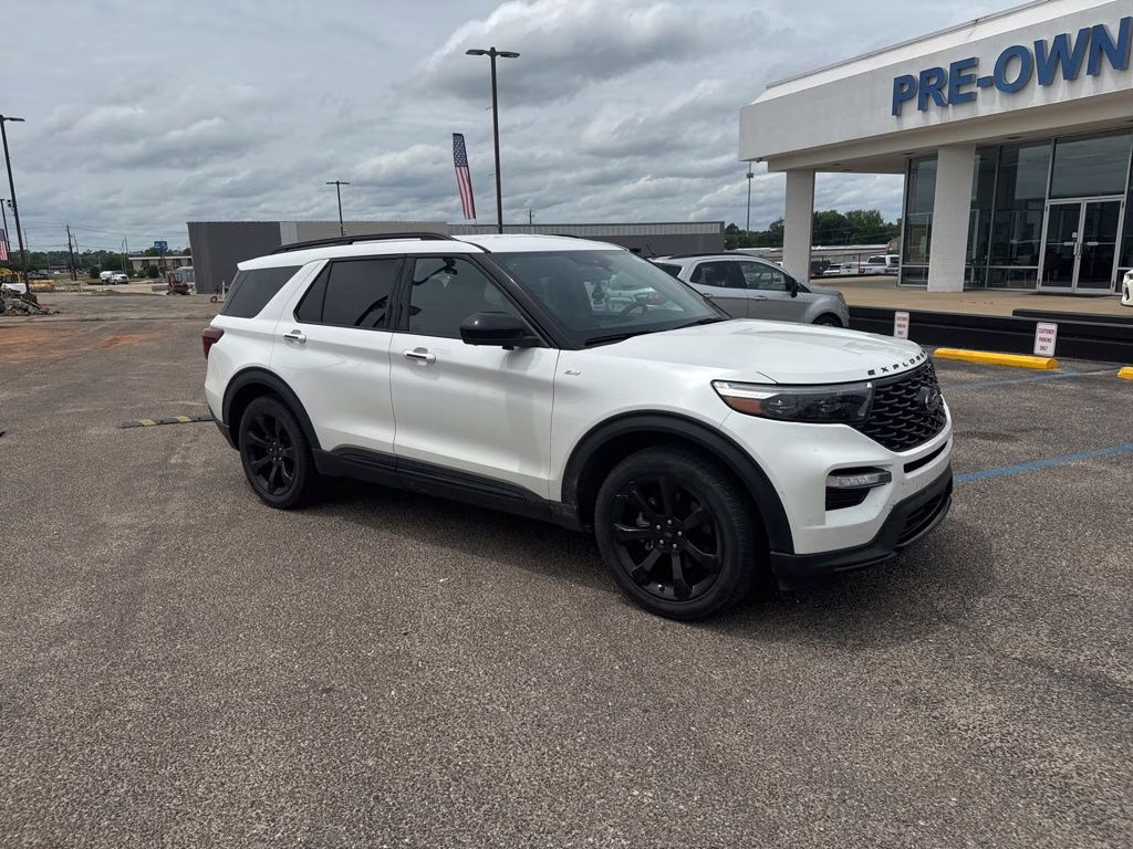 2023 Star White Metallic Tri-Coat Ford Explorer ST-Line RWD SUV