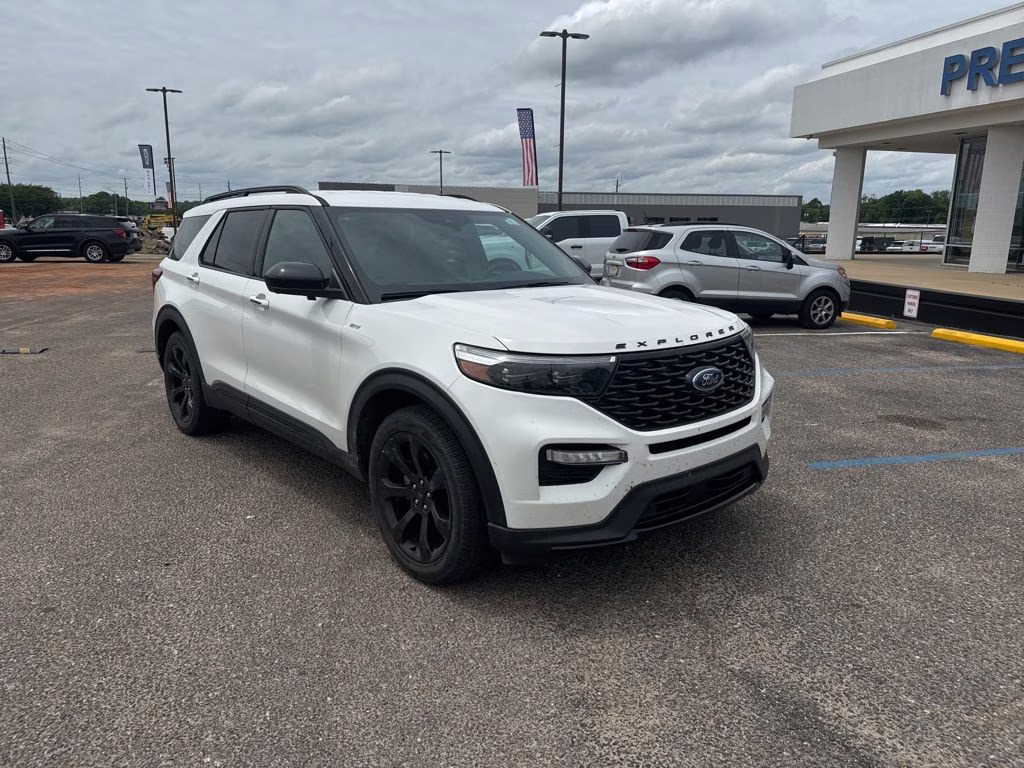 2023 Star White Metallic Tri-Coat Ford Explorer ST-Line RWD SUV