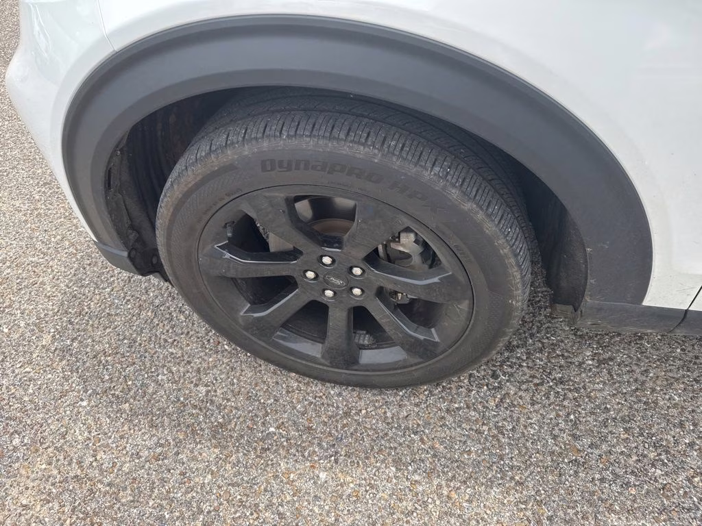 2023 Star White Metallic Tri-Coat Ford Explorer ST-Line RWD SUV