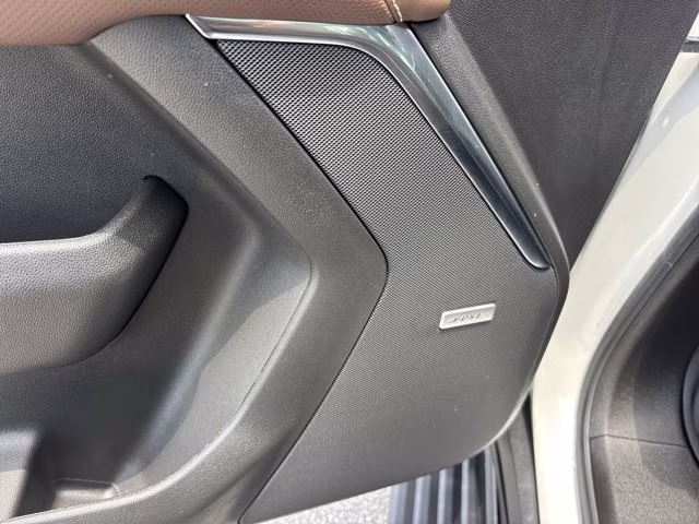 2025 Iridescent Pearl Tricoat Chevrolet Tahoe High Country 4X4 SUV