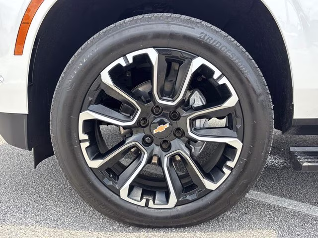2025 Iridescent Pearl Tricoat Chevrolet Tahoe High Country 4X4 SUV