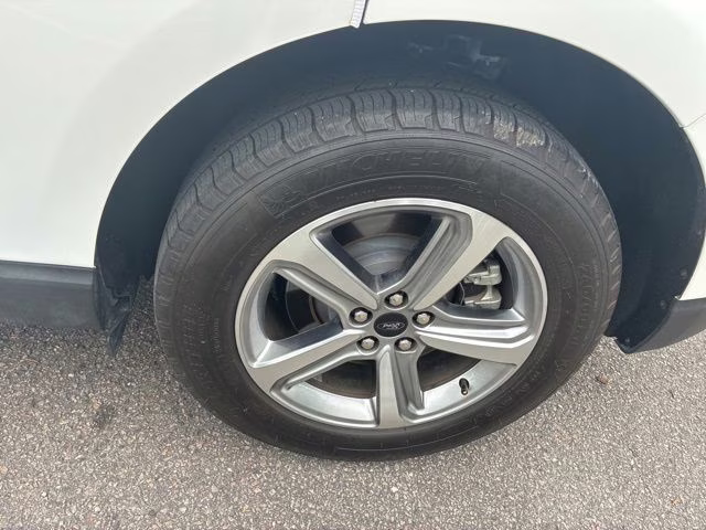 2024 Star White Metallic Tri-Coat Ford Edge SEL AWD SUV