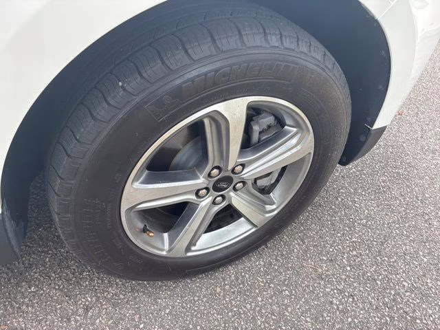 2024 Star White Metallic Tri-Coat Ford Edge SEL AWD SUV