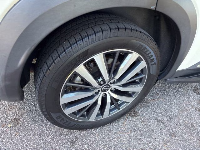 2022 Pearl White Tricoat/Super Black Nissan Pathfinder Platinum 4X4 SUV