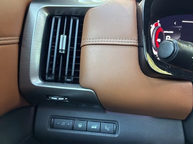 2022 Pearl White Tricoat/Super Black Nissan Pathfinder Platinum 4X4 SUV