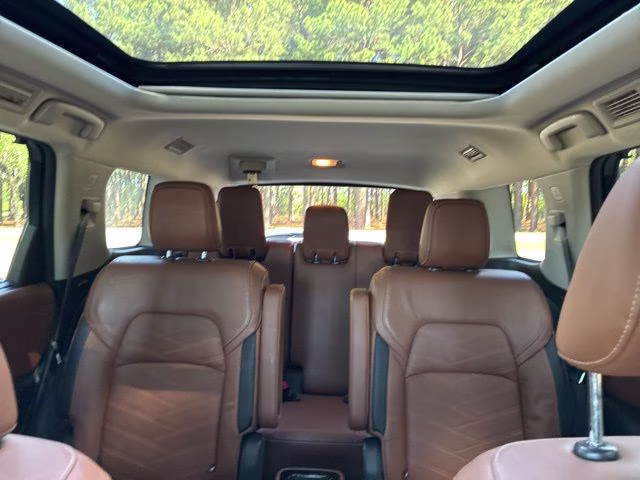 2022 Pearl White Tricoat/Super Black Nissan Pathfinder Platinum 4X4 SUV