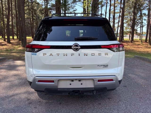 2022 Pearl White Tricoat/Super Black Nissan Pathfinder Platinum 4X4 SUV