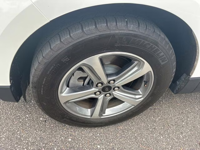 2024 Star White Metallic Tri-Coat Ford Edge SEL AWD SUV