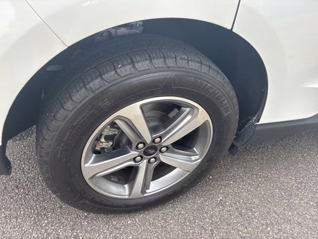 2024 Star White Metallic Tri-Coat Ford Edge SEL AWD SUV