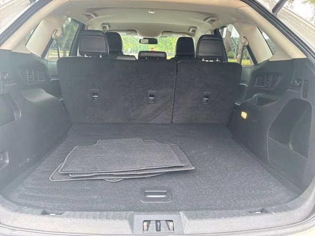 2024 Star White Metallic Tri-Coat Ford Edge SEL AWD SUV
