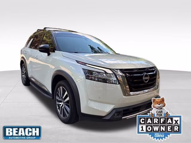 2022 Pearl White Tricoat/Super Black Nissan Pathfinder Platinum 4X4 SUV