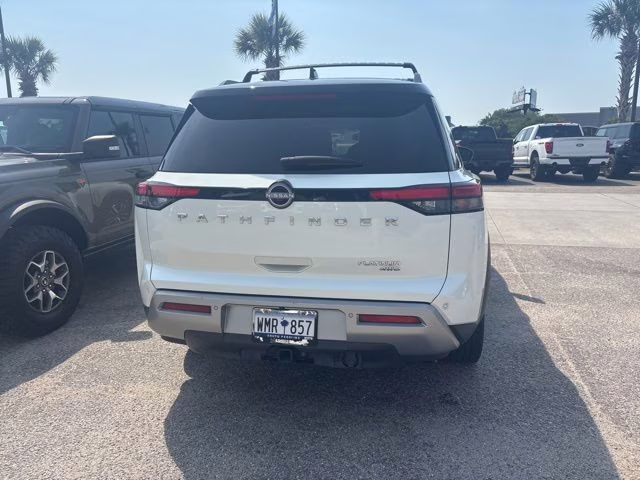 2022 Pearl White Tricoat/Super Black Nissan Pathfinder Platinum 4X4 SUV