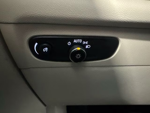 2022 Summit White Buick Envision Preferred FWD SUV