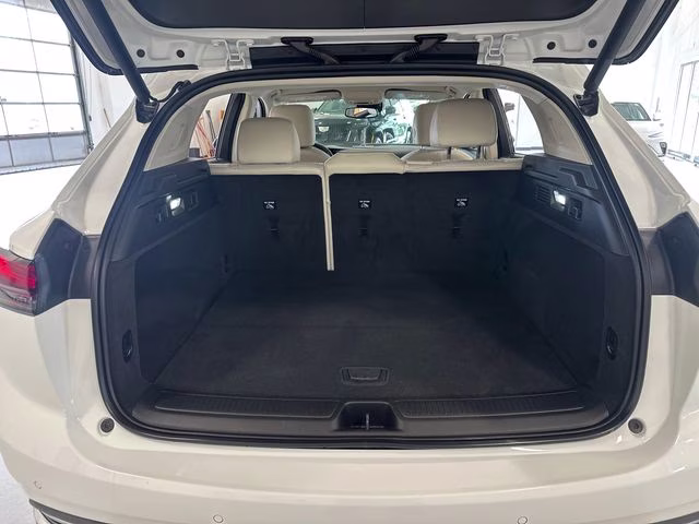 2022 Summit White Buick Envision Preferred FWD SUV