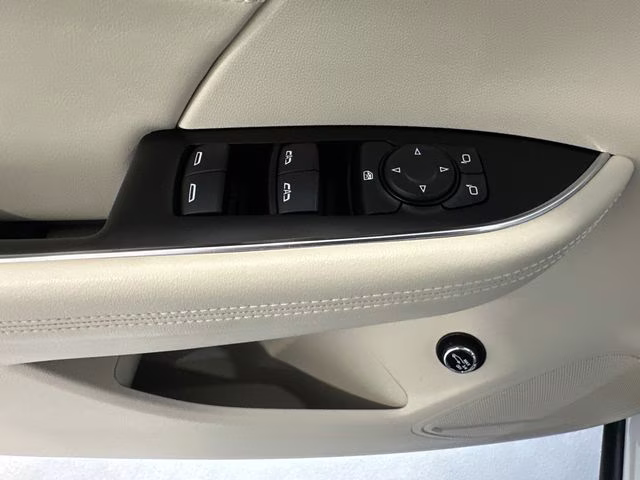 2022 Summit White Buick Envision Preferred FWD SUV