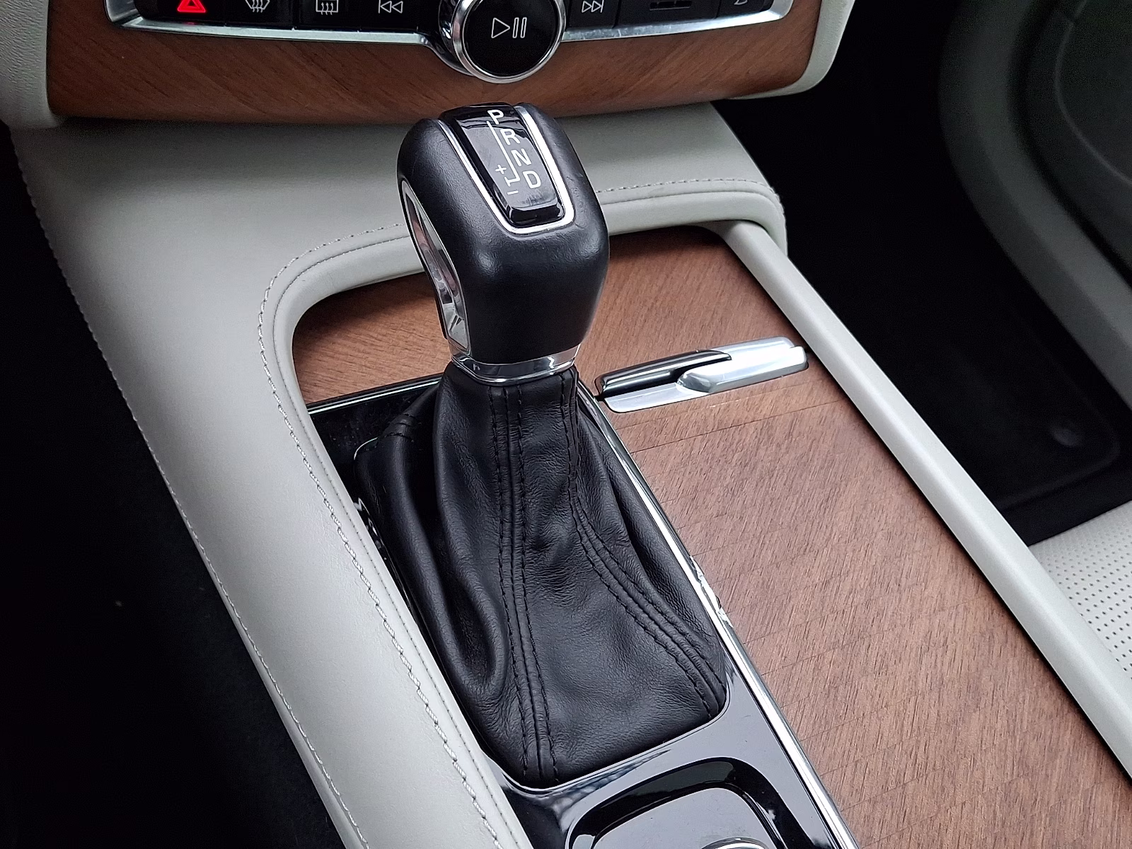 2019 Osmium Grey Metallic - 714 Volvo XC90 T6 Inscription AWD