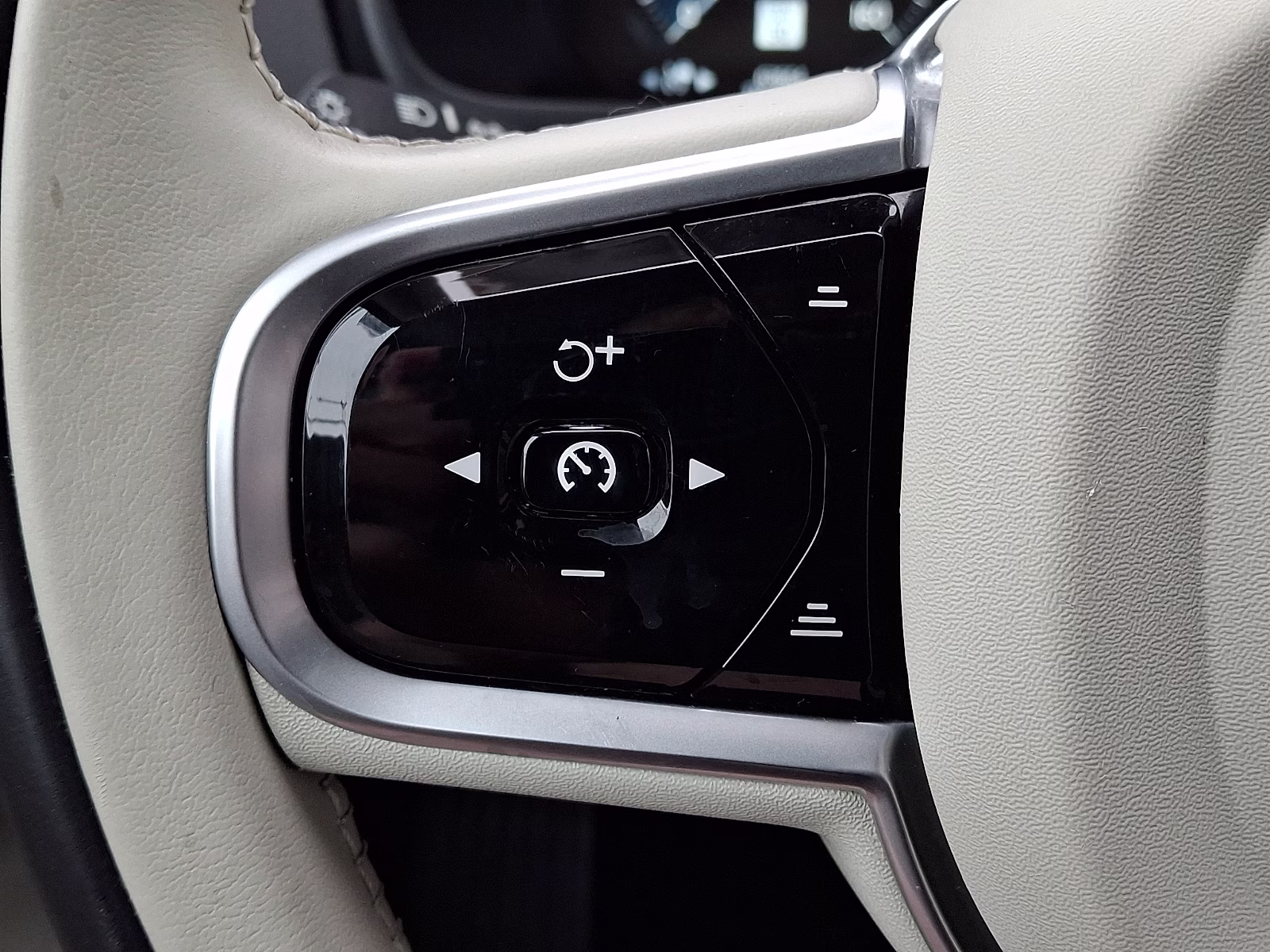 2019 Osmium Grey Metallic - 714 Volvo XC90 T6 Inscription AWD
