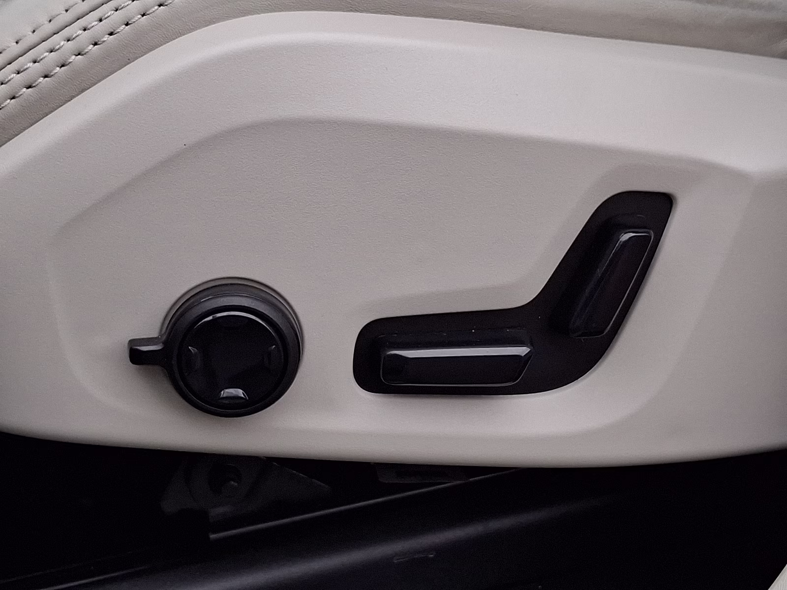 2019 Osmium Grey Metallic - 714 Volvo XC90 T6 Inscription AWD