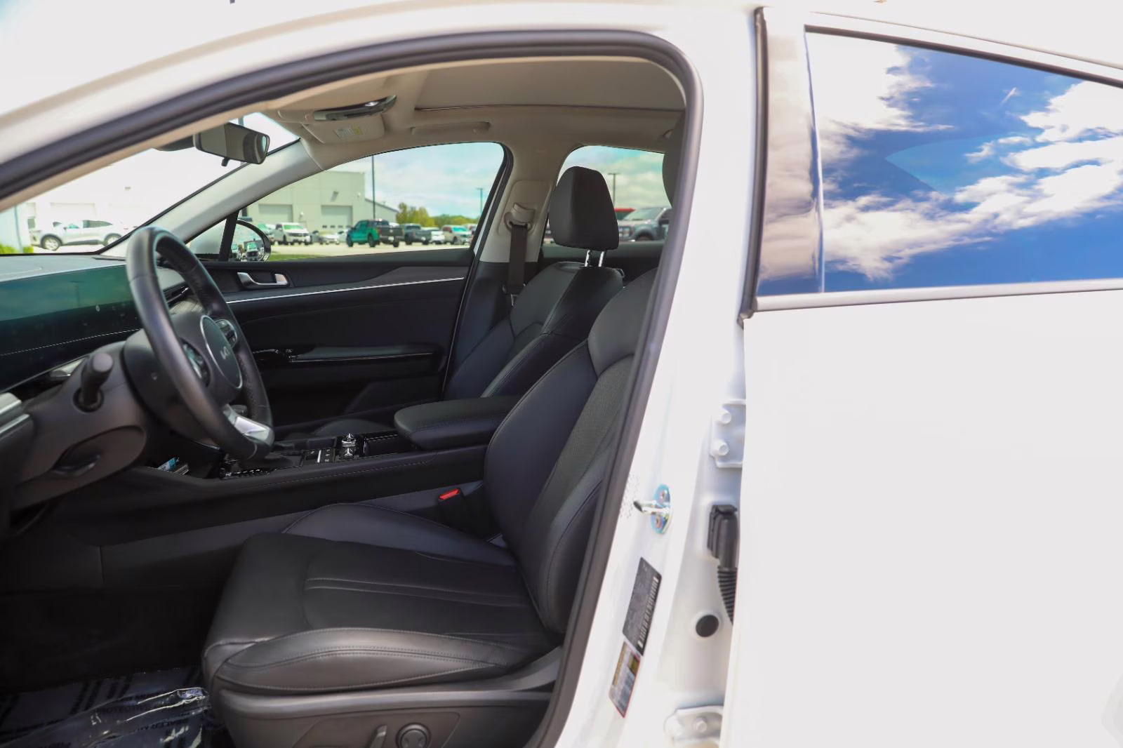 2025 Snow White Pearl Kia K5 EX FWD Sedan