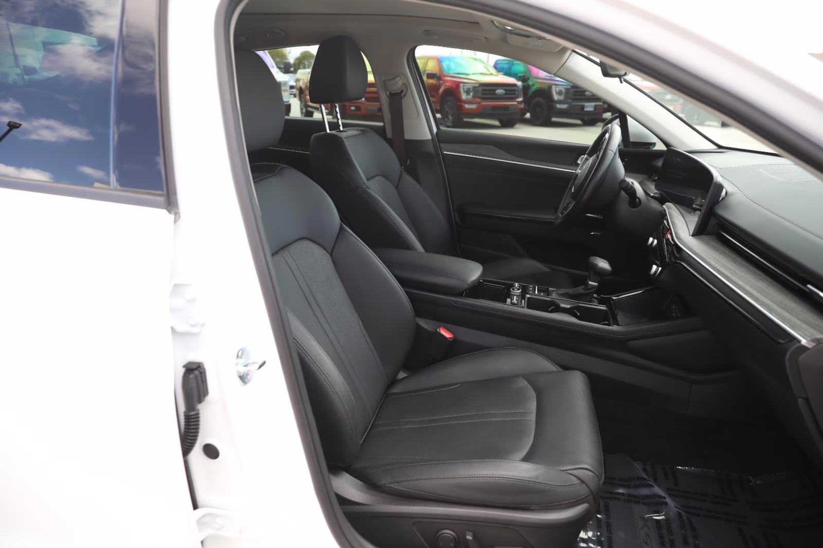 2025 Snow White Pearl Kia K5 EX FWD Sedan