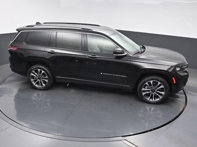 2021 Diamond Black Crystal Pearlcoat Jeep Grand Cherokee L Overland 4X4 SUV