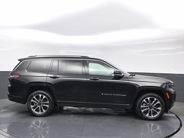 2021 Diamond Black Crystal Pearlcoat Jeep Grand Cherokee L Overland 4X4 SUV