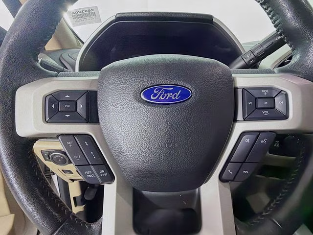 2017 White Platinum Ford Super Duty F-250 SRW Lariat 4X4 Truck