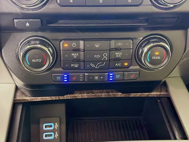 2017 White Platinum Ford Super Duty F-250 SRW Lariat 4X4 Truck