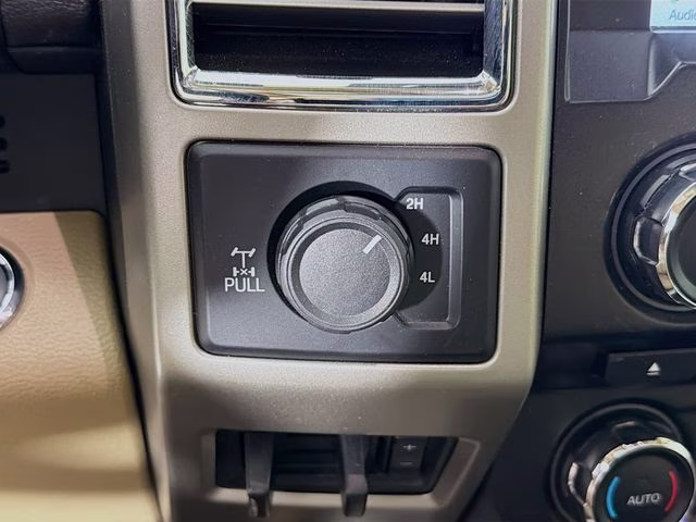 2017 White Platinum Ford Super Duty F-250 SRW Lariat 4X4 Truck