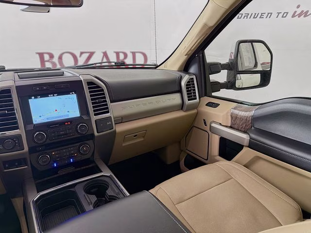 2017 White Platinum Ford Super Duty F-250 SRW Lariat 4X4 Truck