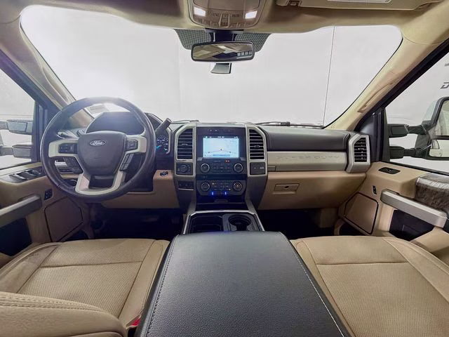 2017 White Platinum Ford Super Duty F-250 SRW Lariat 4X4 Truck