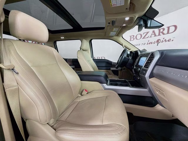 2017 White Platinum Ford Super Duty F-250 SRW Lariat 4X4 Truck
