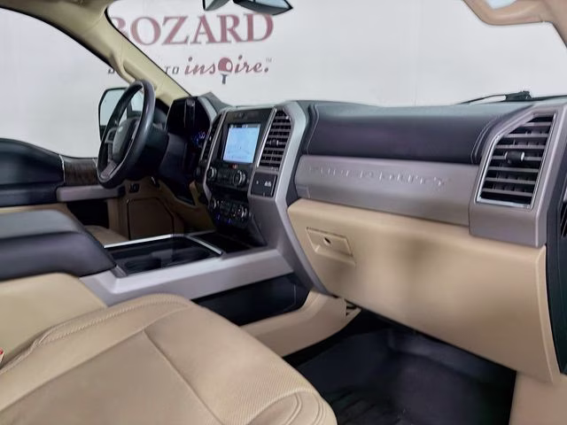 2017 White Platinum Ford Super Duty F-250 SRW Lariat 4X4 Truck