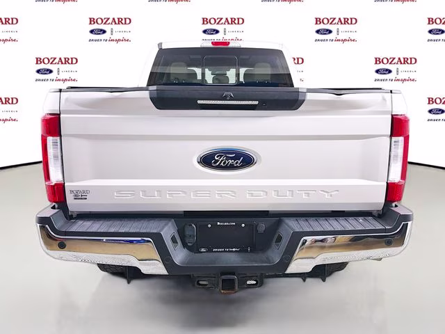 2017 White Platinum Ford Super Duty F-250 SRW Lariat 4X4 Truck