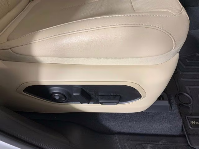 2023 Bright White Clearcoat Jeep Grand Cherokee Limited 4X4 SUV