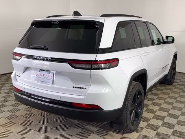 2023 Bright White Clearcoat Jeep Grand Cherokee Limited 4X4 SUV