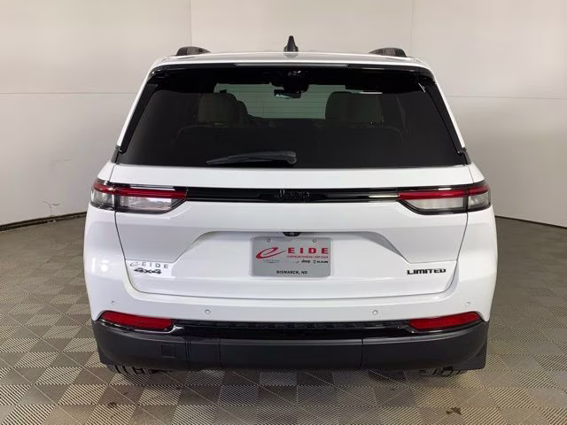 2023 Bright White Clearcoat Jeep Grand Cherokee Limited 4X4 SUV